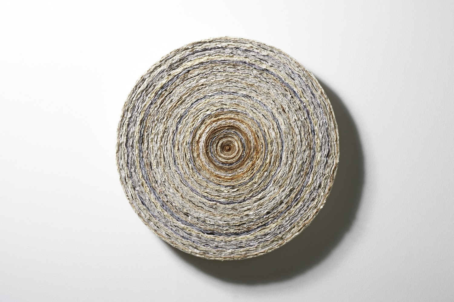 공명, 지름 61cm, book on wood, 2013