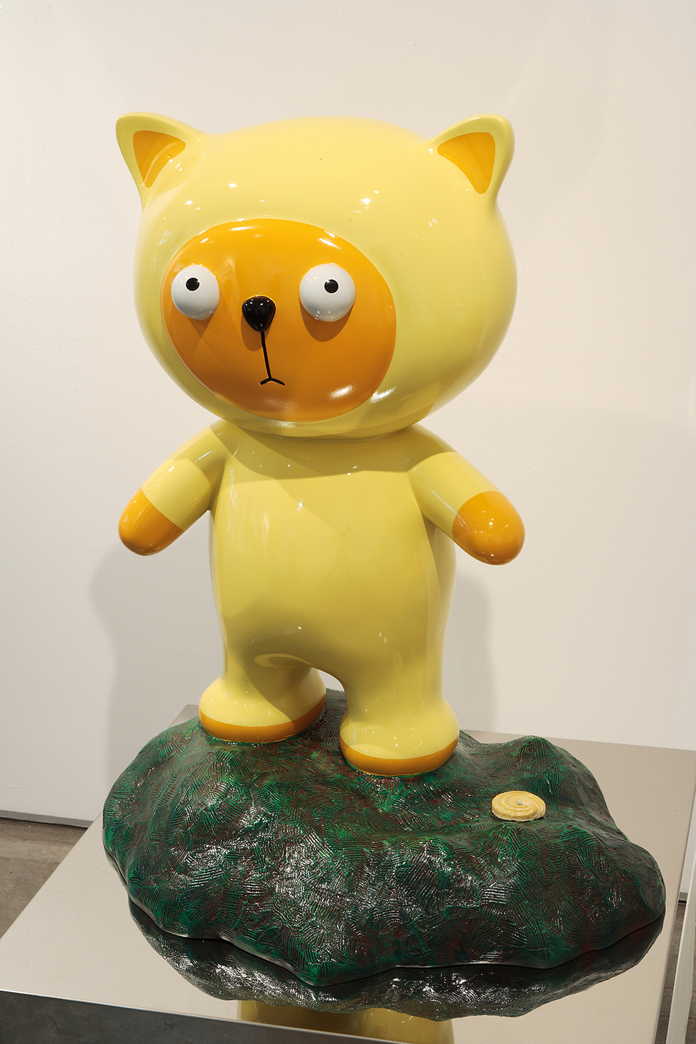 노준, Big Clo on the Cookie Mountain, 59x45x73cm, car paint on plastic, stainless steel, 2008