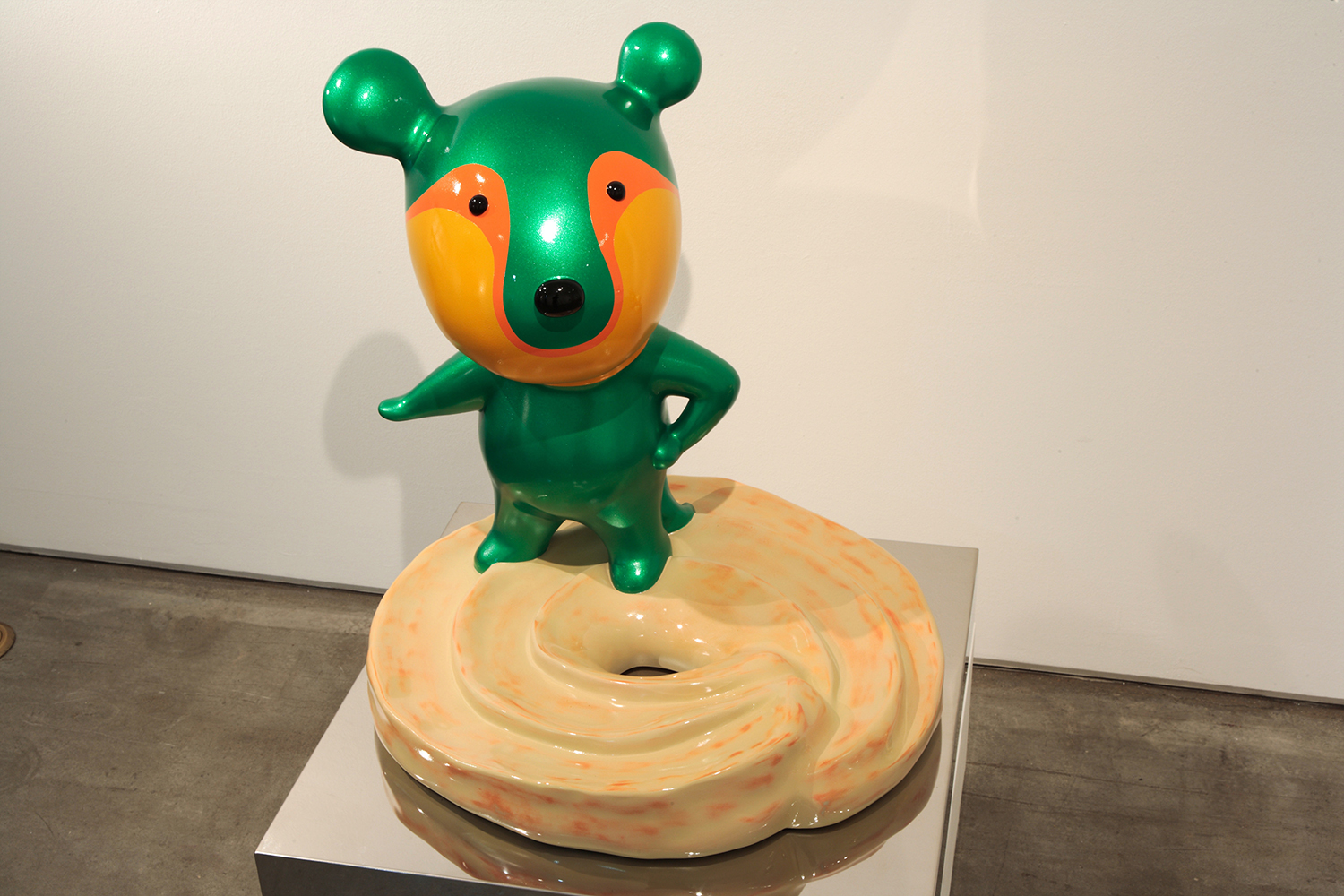 노준, Minggu Sudaru, 57x57x61cm, car paint on plastic, stainless steel, 2008