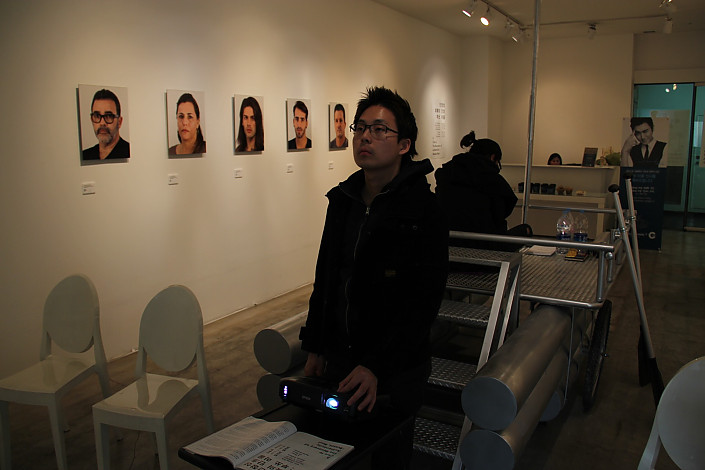 4. Setting up the visual equipment Artist hong-rok, kim and sleeping raul bussot