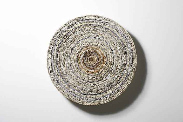 공명, 지름 61cm, book on wood, 2013