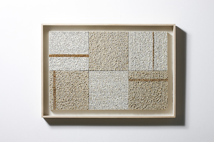 정두화, 나눔의소통.63X42,cm,book on wood,2012