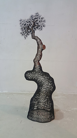이길래Lee Gilrae, 노송old pine tree2018-2, 60x155(h)x38cm, copper welding, 2018
